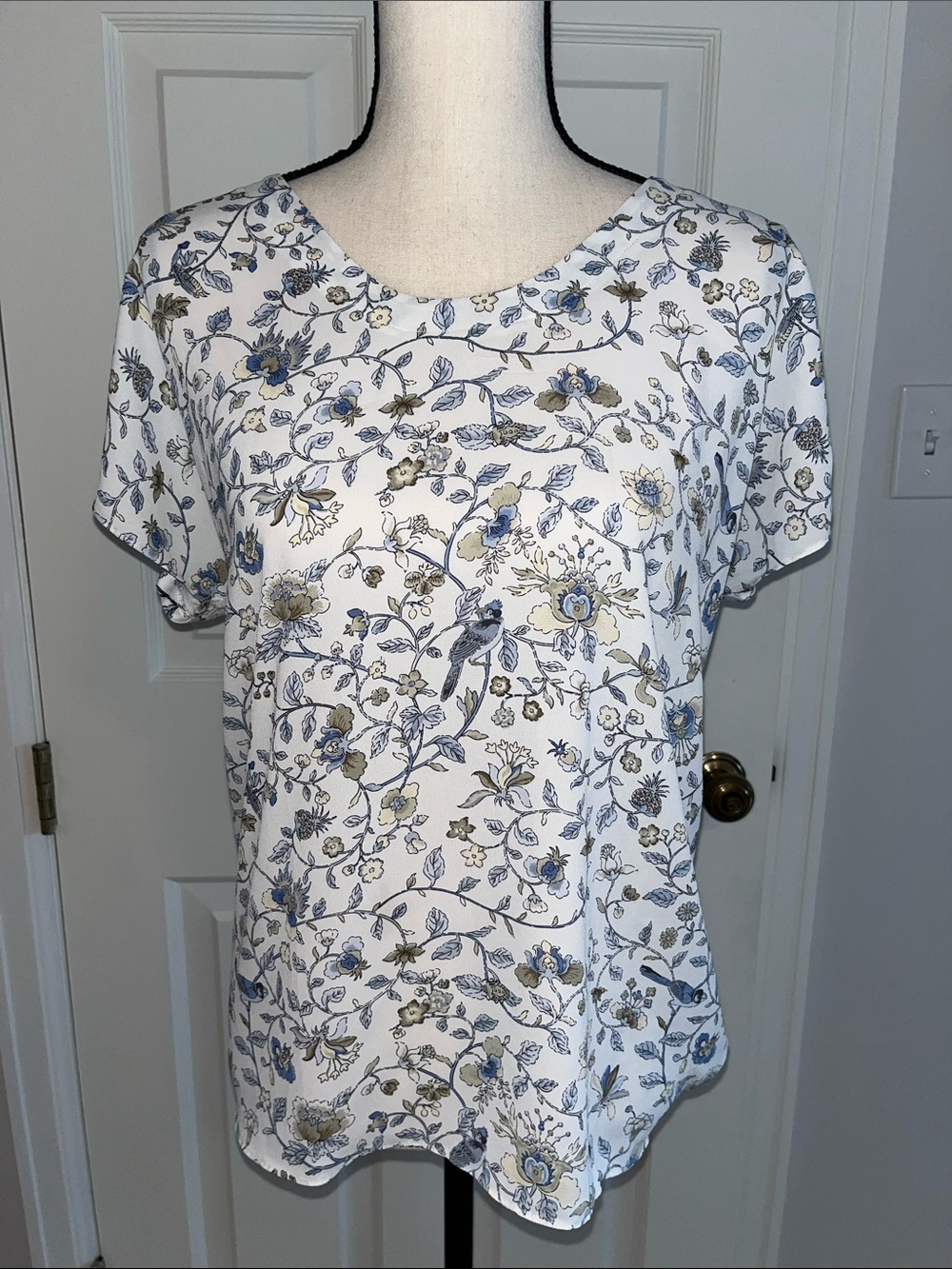 Loft Women's Floral Short-Sleeve Top - White with Blue & Tan Print